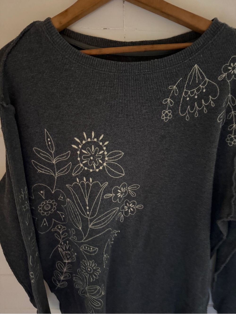 NATURAL LIFE Embroidered Waffle Knit Long Sleeve Top Sz S/M Charcoal Oversized - Picture 4 of 6